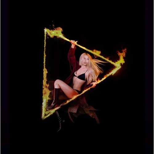 Ava Max – Don't Click Play